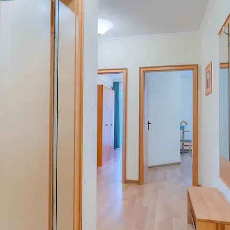 Elfeld 2, 718 Apartment *